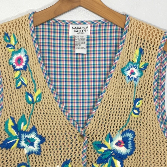 Vintage Grannycore Embroidered Mesh Crochet Vest - Picture 12 of 16